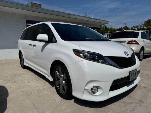 2017 Toyota SIENNA