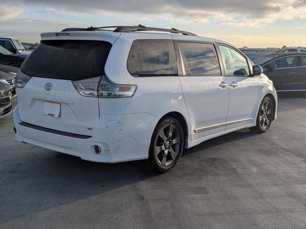 2016 Mini van
