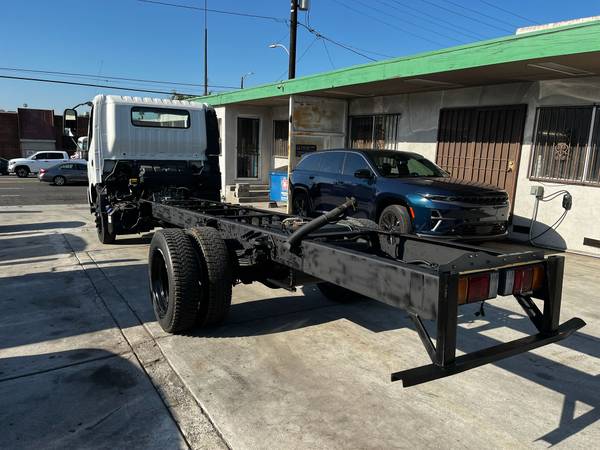 2017 Isuzu NRR