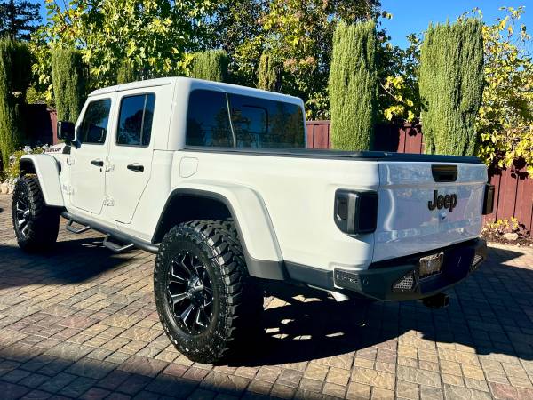 2024 Jeep Gladiator