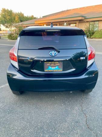 2016 Toyota PRIUS