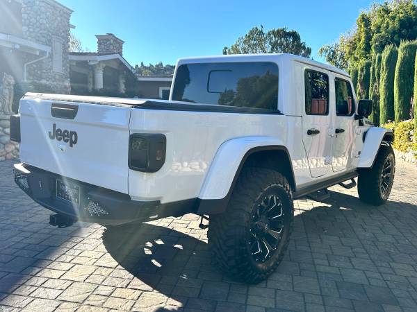 2024 Jeep Gladiator